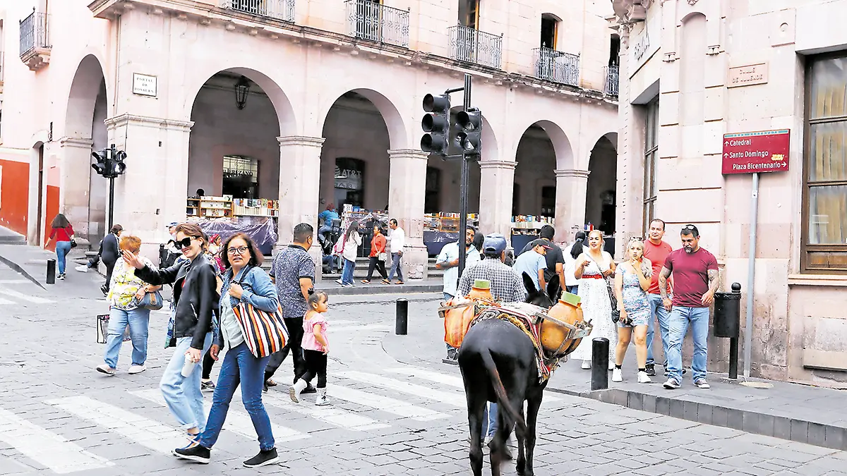 Turistas en el centro de Zacatecas